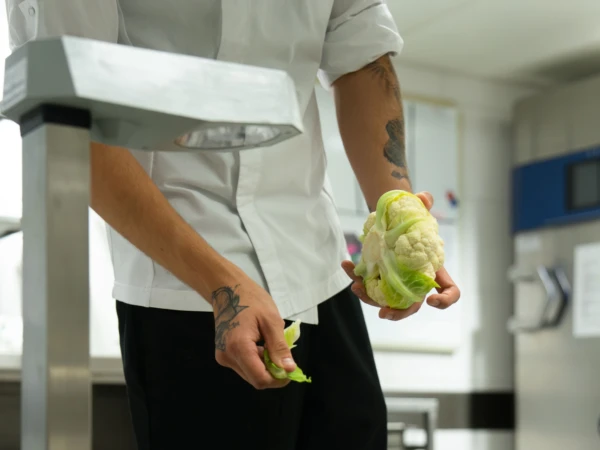 Food waste ki waage quer